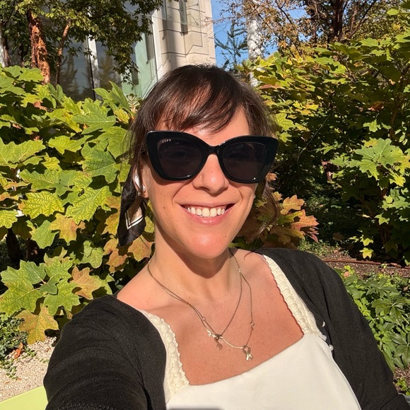 Meet your Posher, Allix - Picture 1 of 6